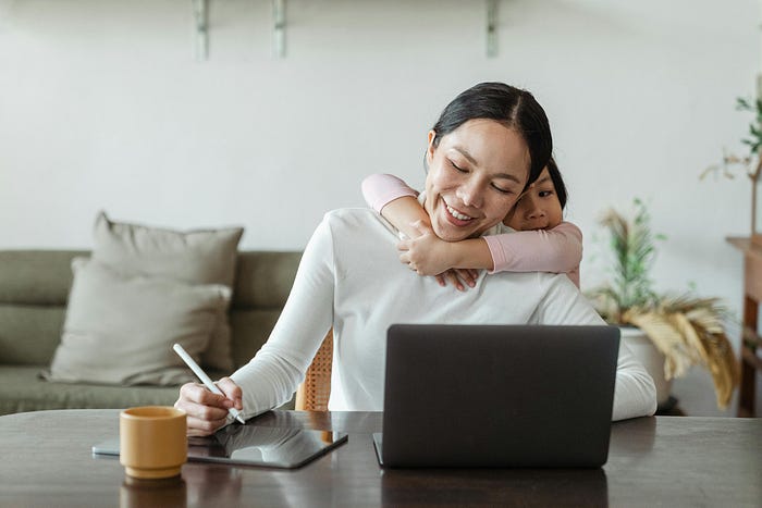 From Diapers to Deals: Mastering Motherhood and Entrepreneurship Simultaneously